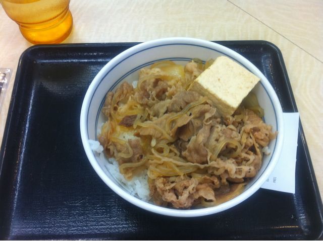 吉野家の新メニュー牛すき焼き丼を食べました